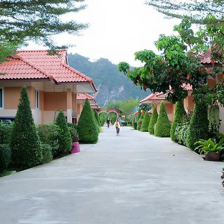 Naris Phuview Resort Satun Extérieur photo